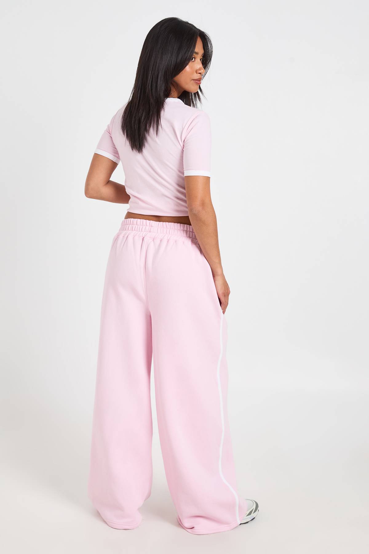 boohoo Ensemble Petite T-shirt À Détail De Passepoil Et Jogging À Jambe Droite