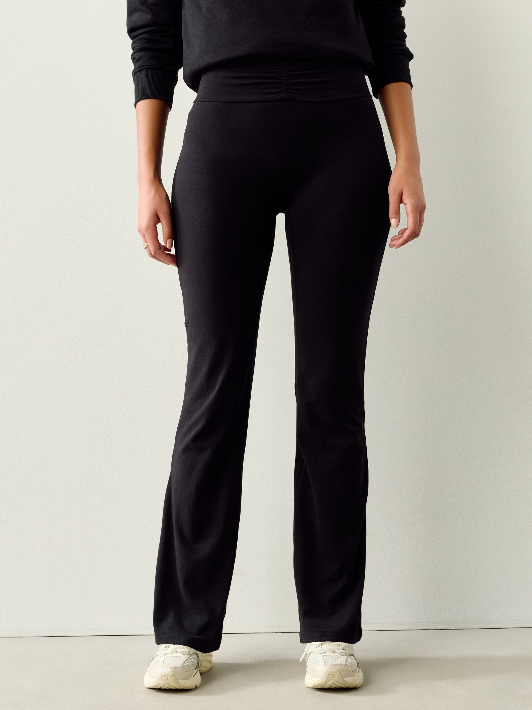 Zwart - Soft Touch Rib Ruched Flare Leggings