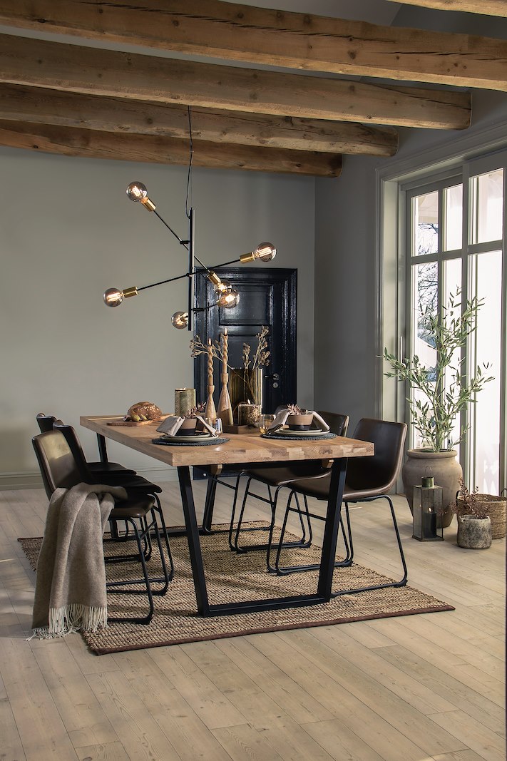 Calia spisebord Hvitoljet heltre eik med understell i stål. 200x95 cm