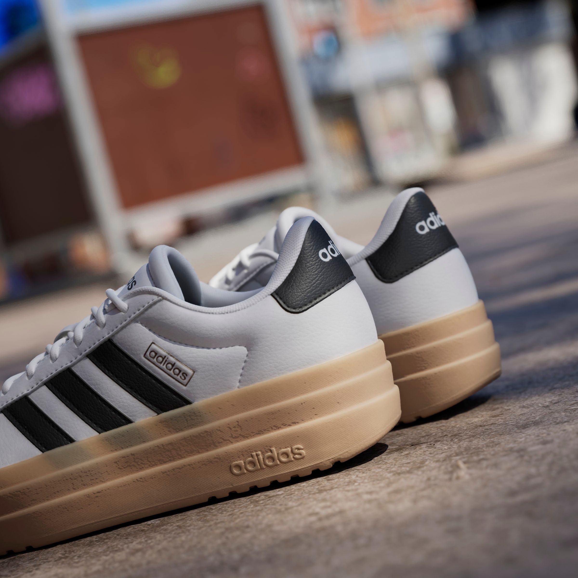 adidas Sportswear Plateausneaker »VL COURT BOLD«  Design auf den Spuren des adidas Gazelle Bold