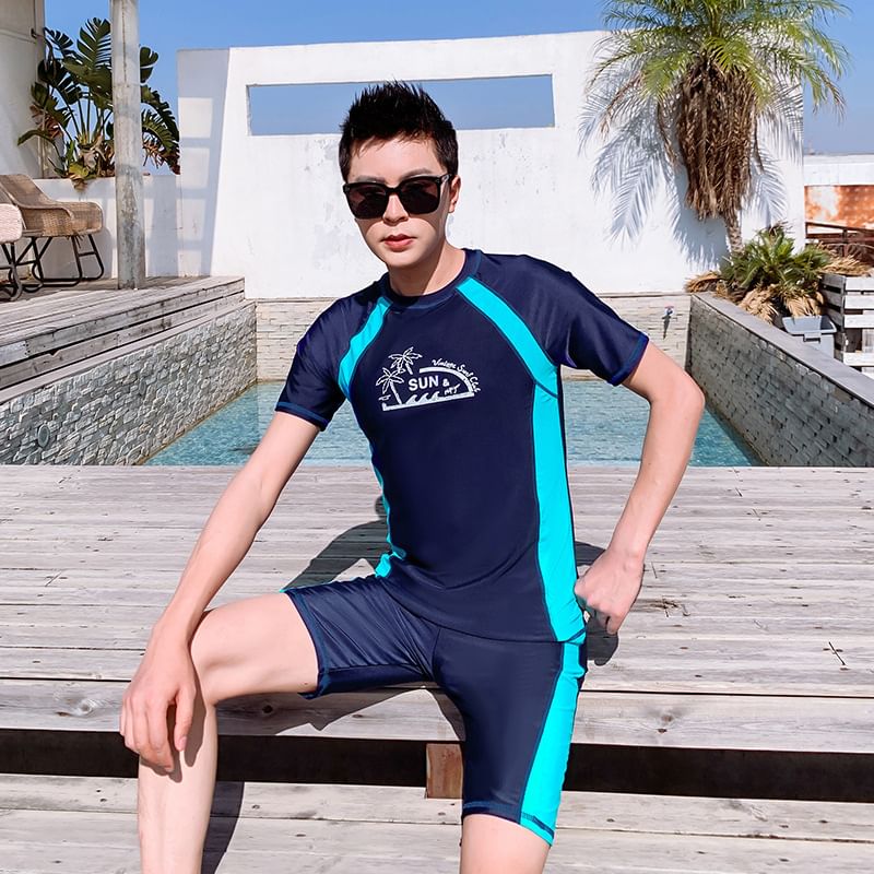 Salanghae - Set: Korte mouwen ronde hals print raglan rashguard + zwemshorts