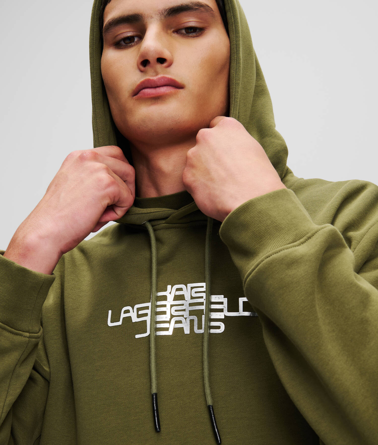 SWEAT À CAPUCHE AVEC LOGO EN ALUMINIUM KLJ