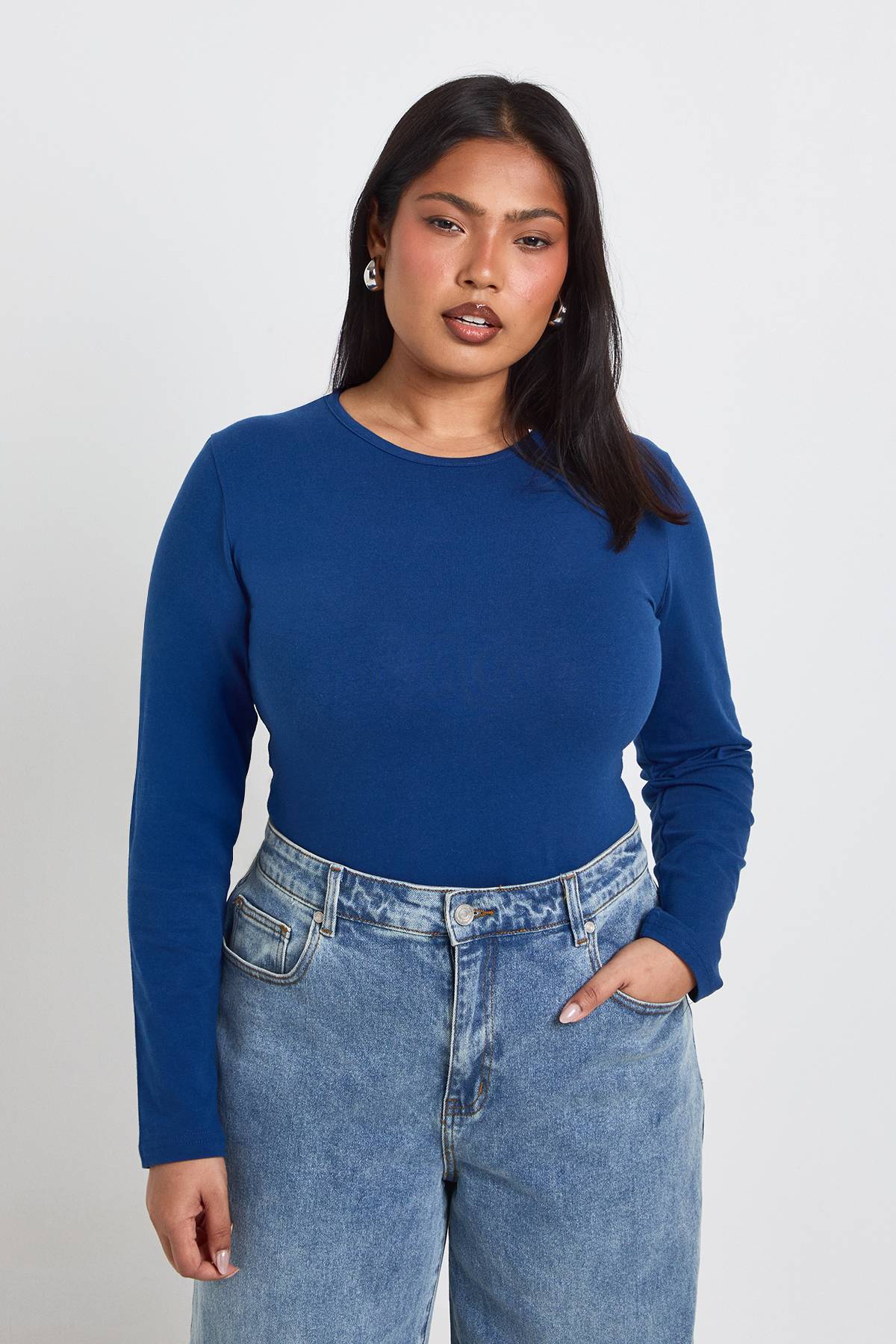 boohoo Body À Manches Longues Col Rond Plus Basic