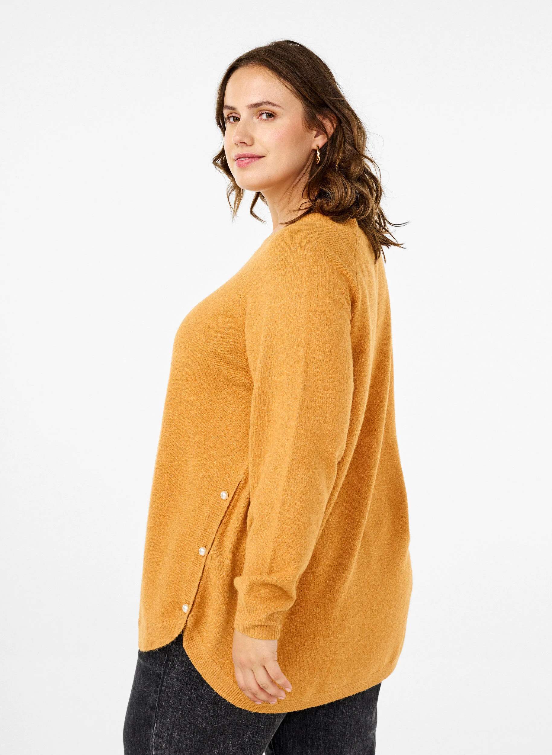 Strikbluse med perledetaljer