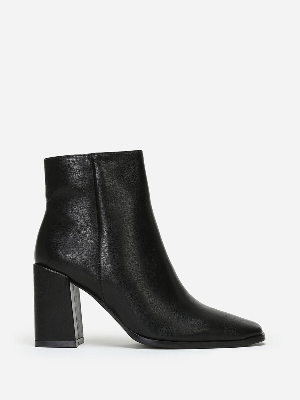Bottines à bout et talon carrés- Noir