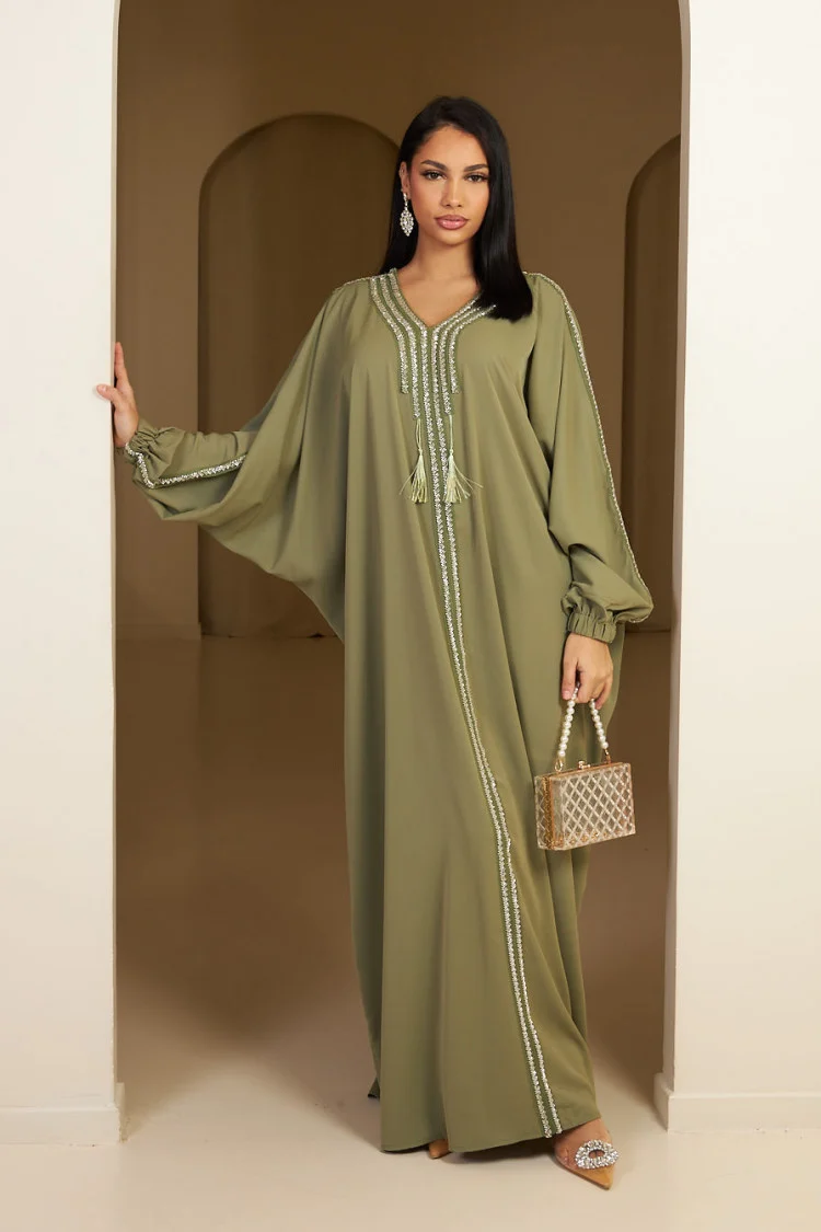 Abaya kaki à empiècement perle carrée et pompom