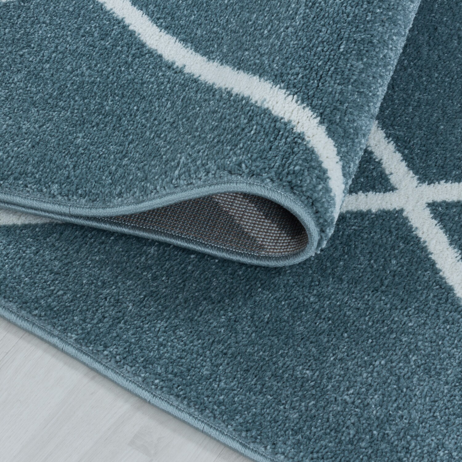 Stilvoller Designer Teppich: Moderner Kurzflor, Rautenmuster für das Wohnzimmer