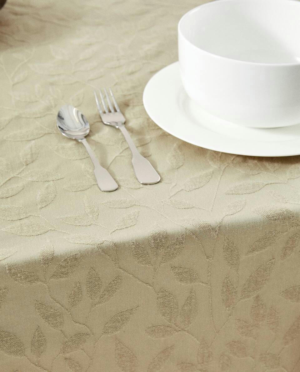 TOALHA DE MESA COM FOLHAS DE JACQUARD