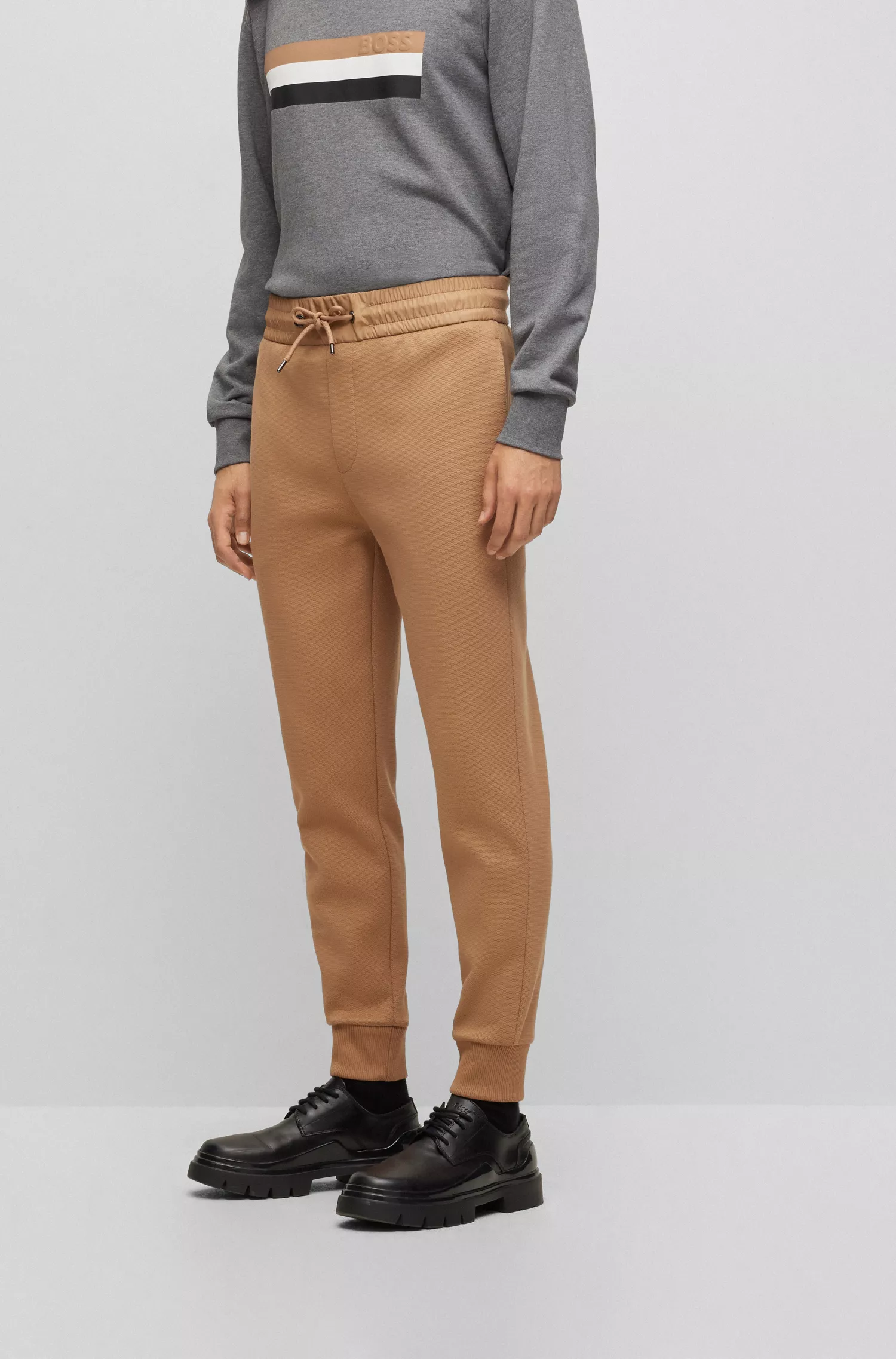Calça de fato de treino BOSS preta, de corte oversized, em mistura de algodão.