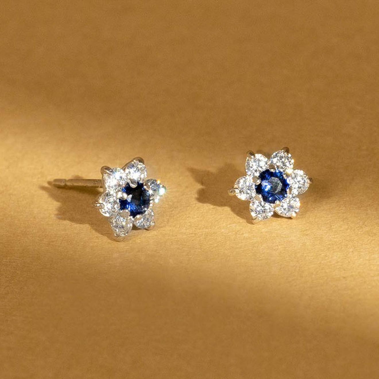 Instant d'Or Boucles d'oreilles Le Messager Bleu or blanc