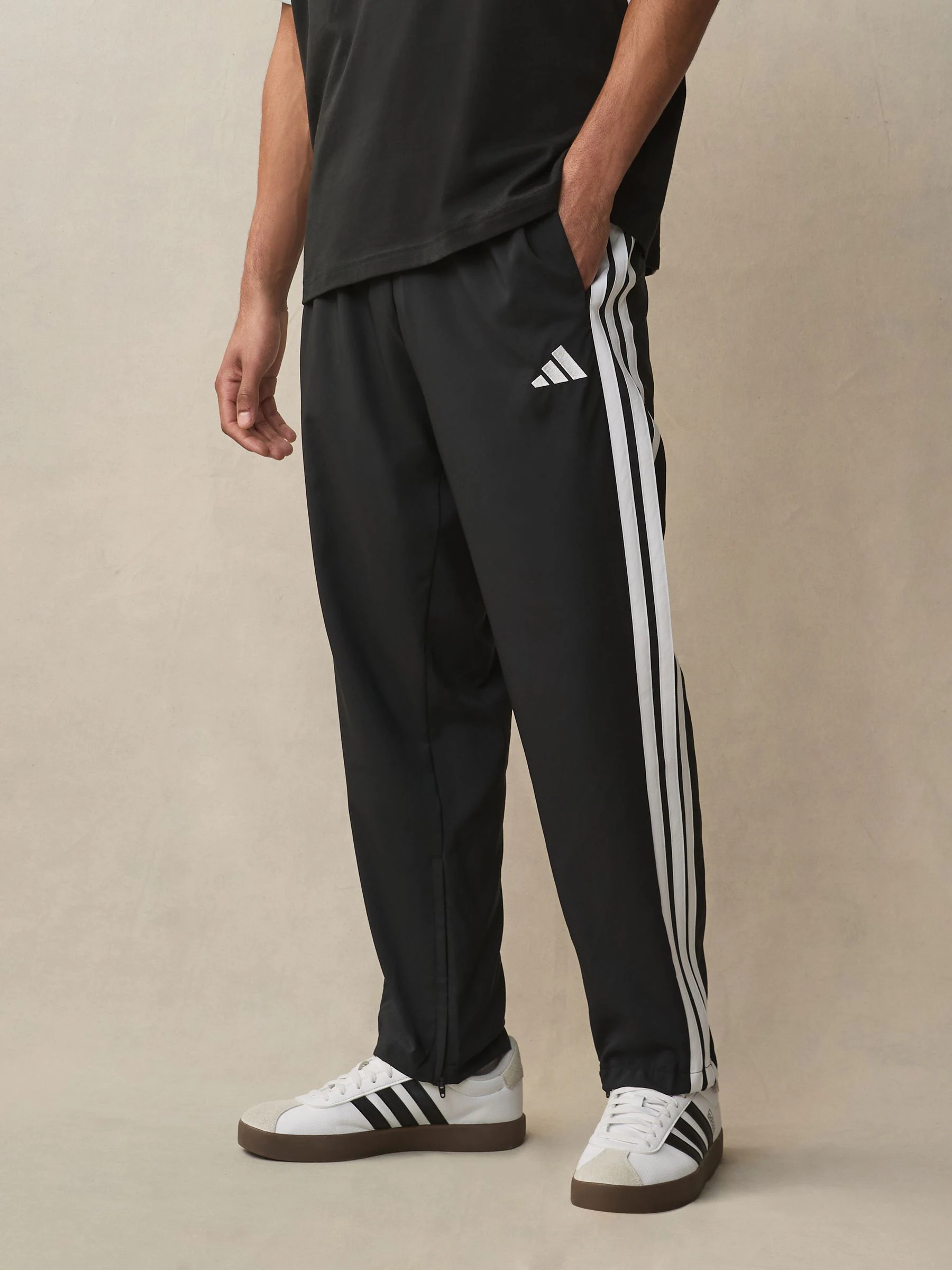 Zwart - adidas Essentials 3-Strepen Stanford joggingbroek met open zoom