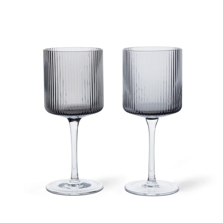 Ferm Living - Ripple Weissweinglas, smoked grey (2er-Set)