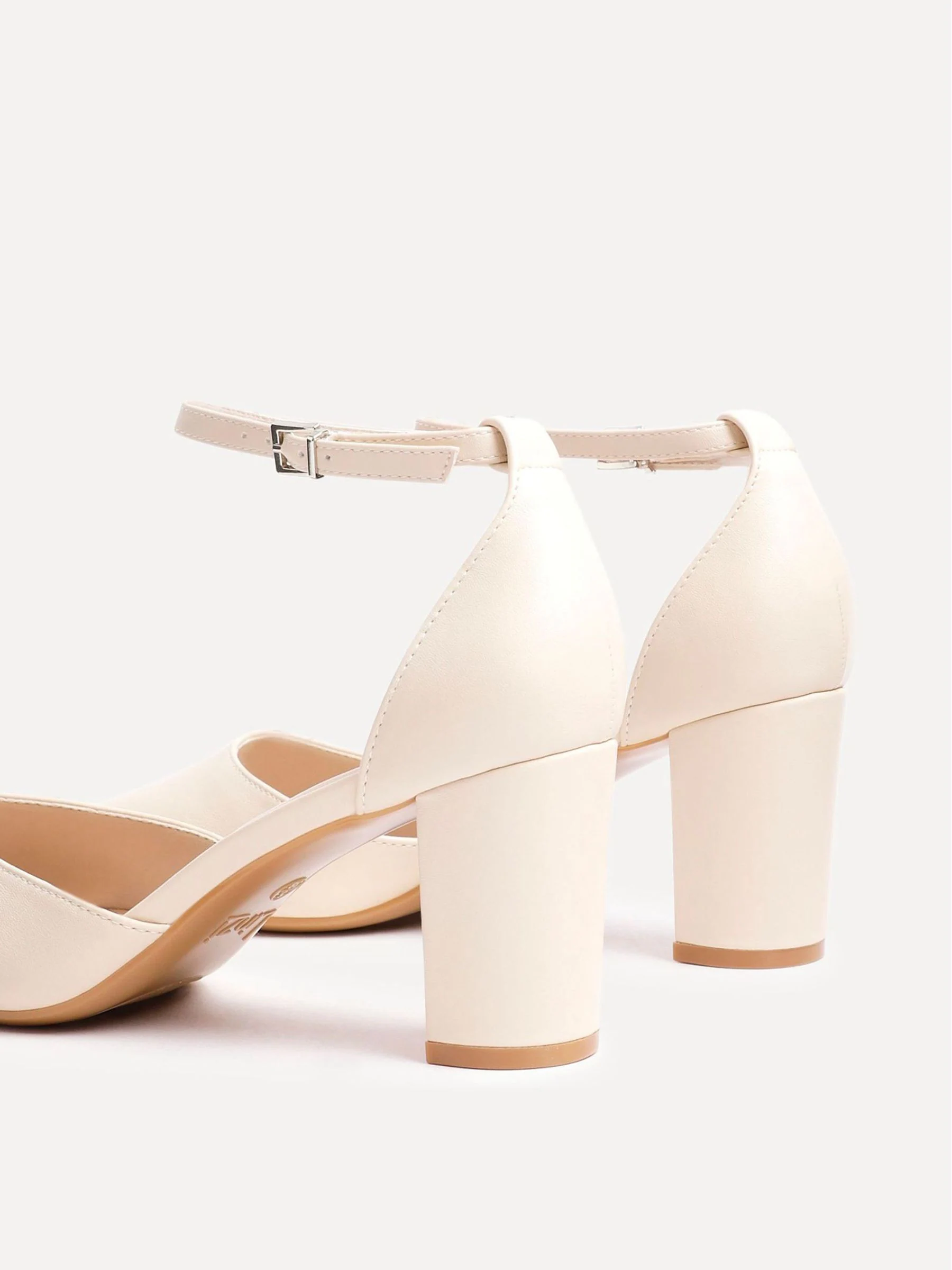 Licht beige - Linzi Leona pumps met blokhak en dichte hiel