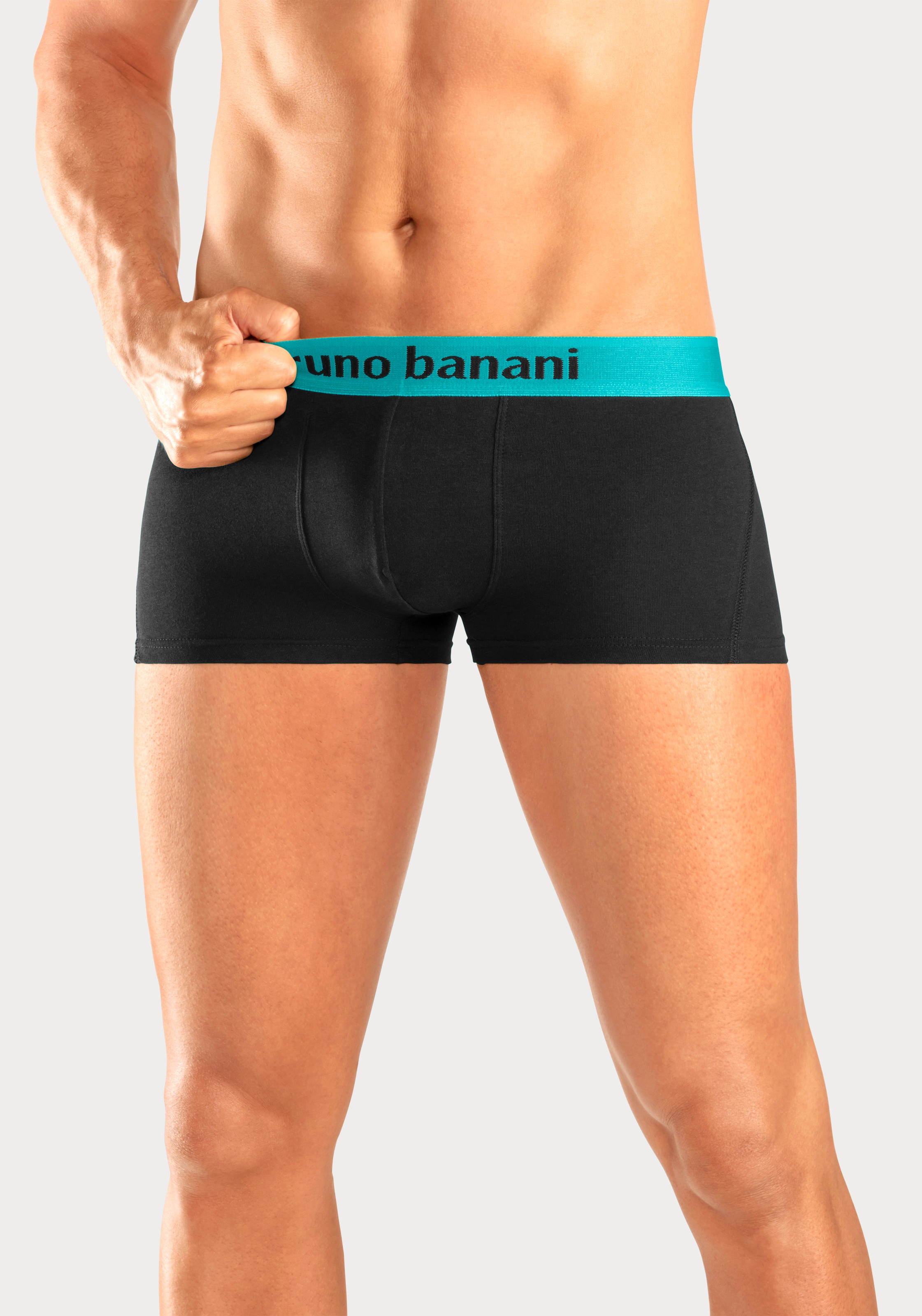 Bruno Banani Hipster, 4 Stk. knapp sitzende Boxershorts mit Logo Webbund aus Baumwollmischung