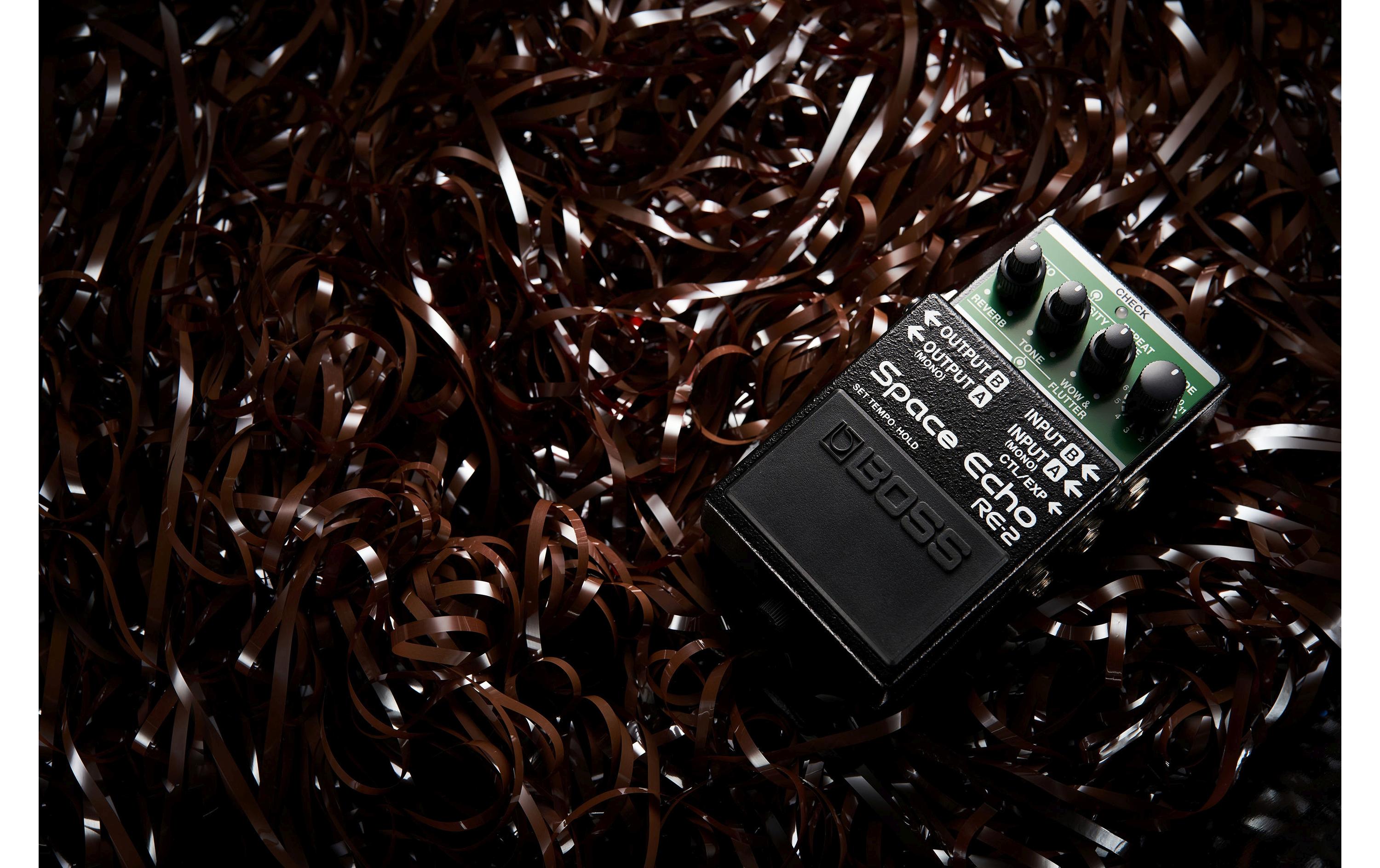 Pedal RE-2 Space Echo<br>Digitale Nachbildung des legendären RE-201 Space Echo Effektgeräts im Kompaktpedal-Format mit zusätzlichen Funktionen