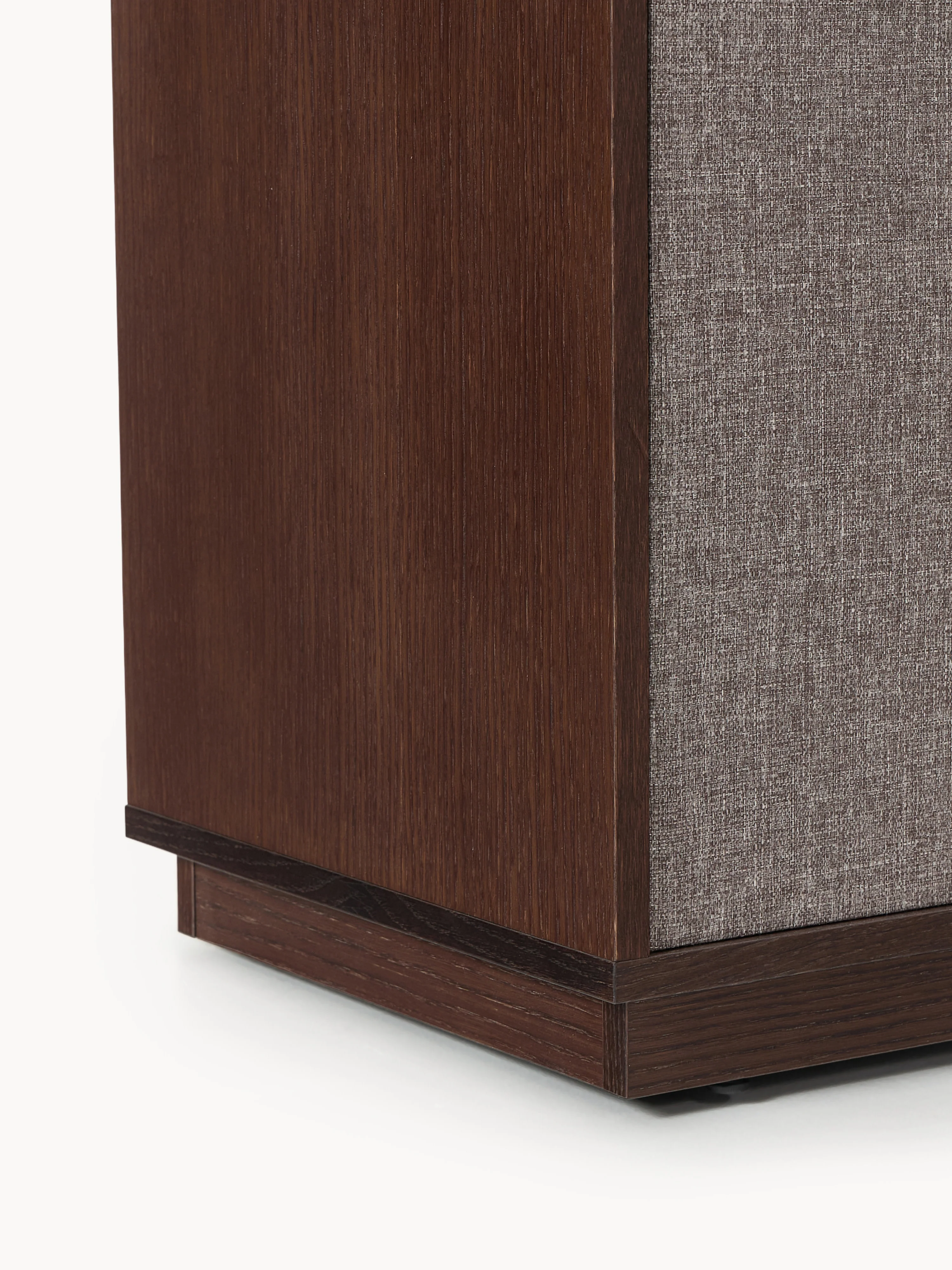 Houten dressoir Wisp met gestoffeerde voorkant