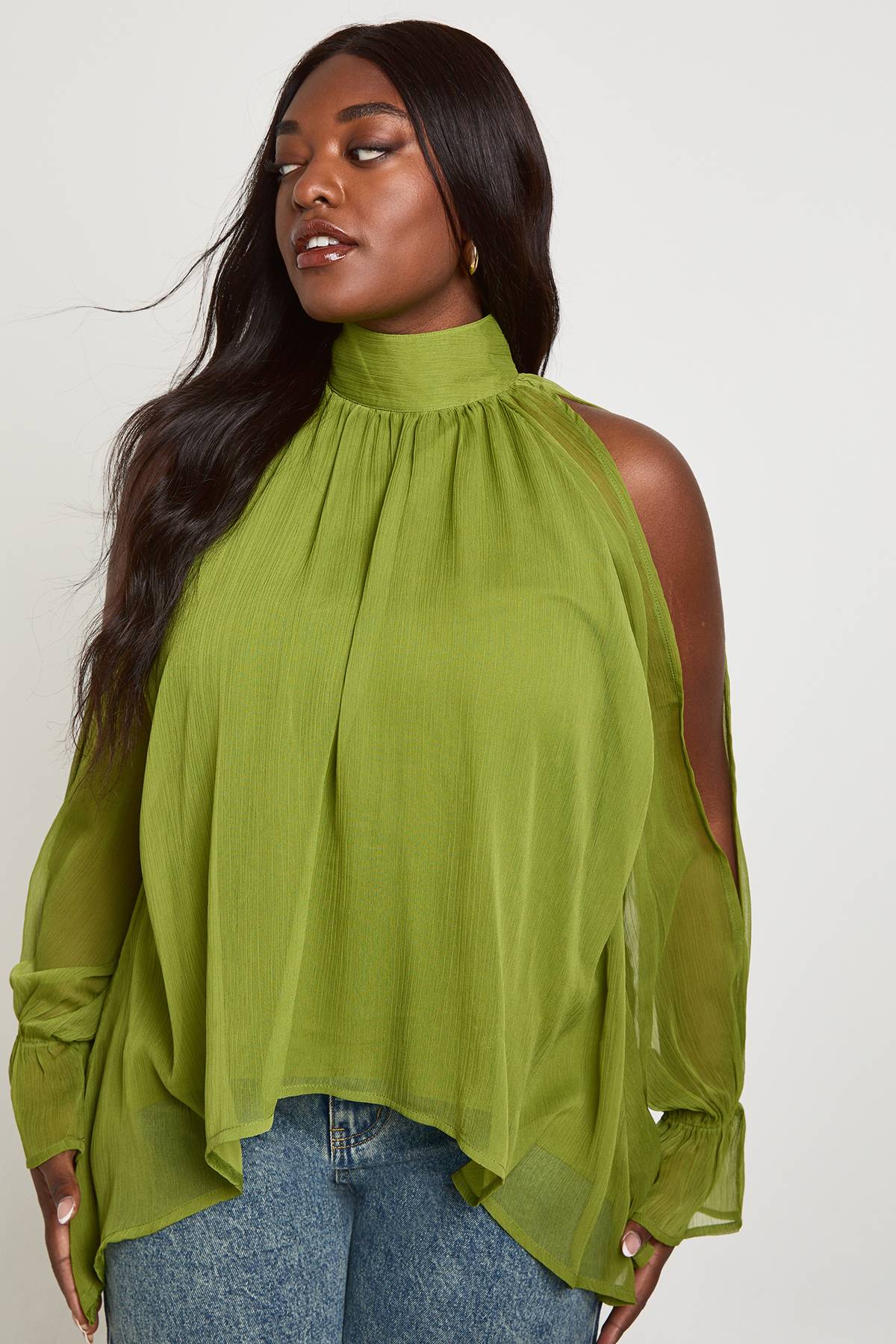 boohoo Blouse Drapée Grande Taille En Mousseline Col Licou Manches Longues