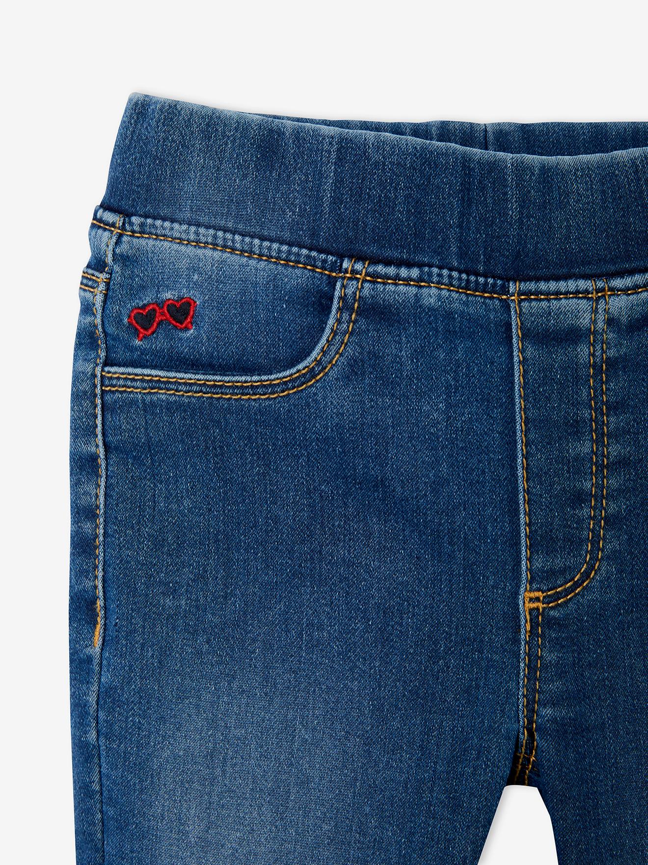 Calça legging feminina em tecido atoalhado bordado com efeito jeans, na cor cinza jeans.