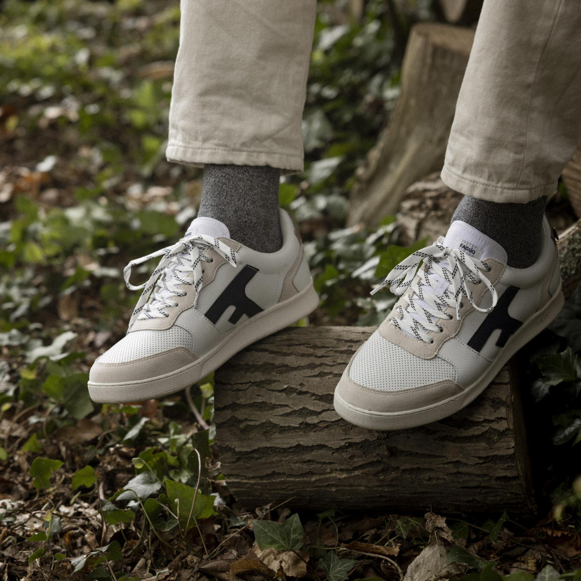 Baskets blanche & marine cuir suède - modèle Hazel