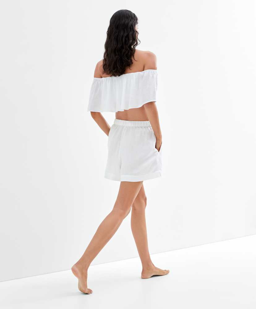 Blusa de linho com ombros à mostra