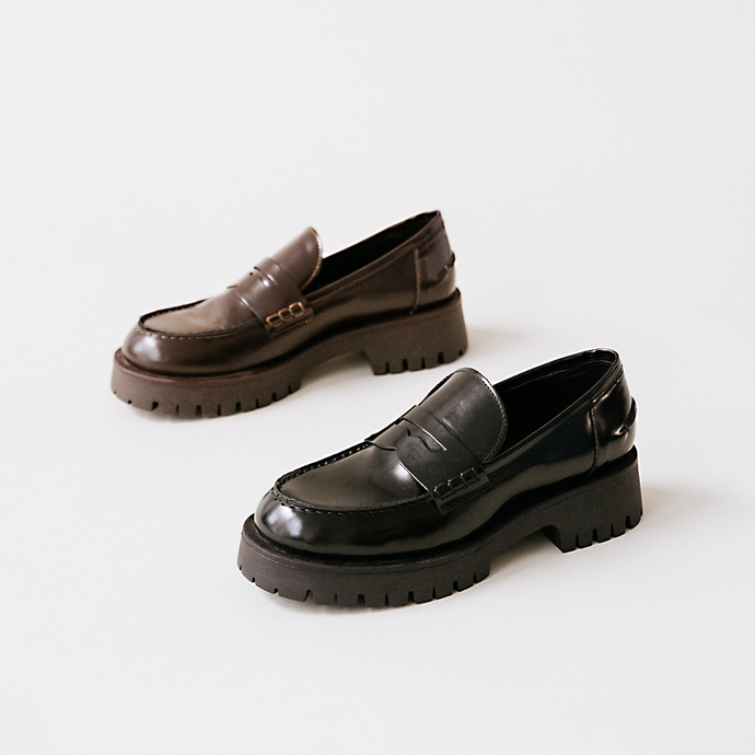 Mocassins à semelles crantées  en cuir glacé marron