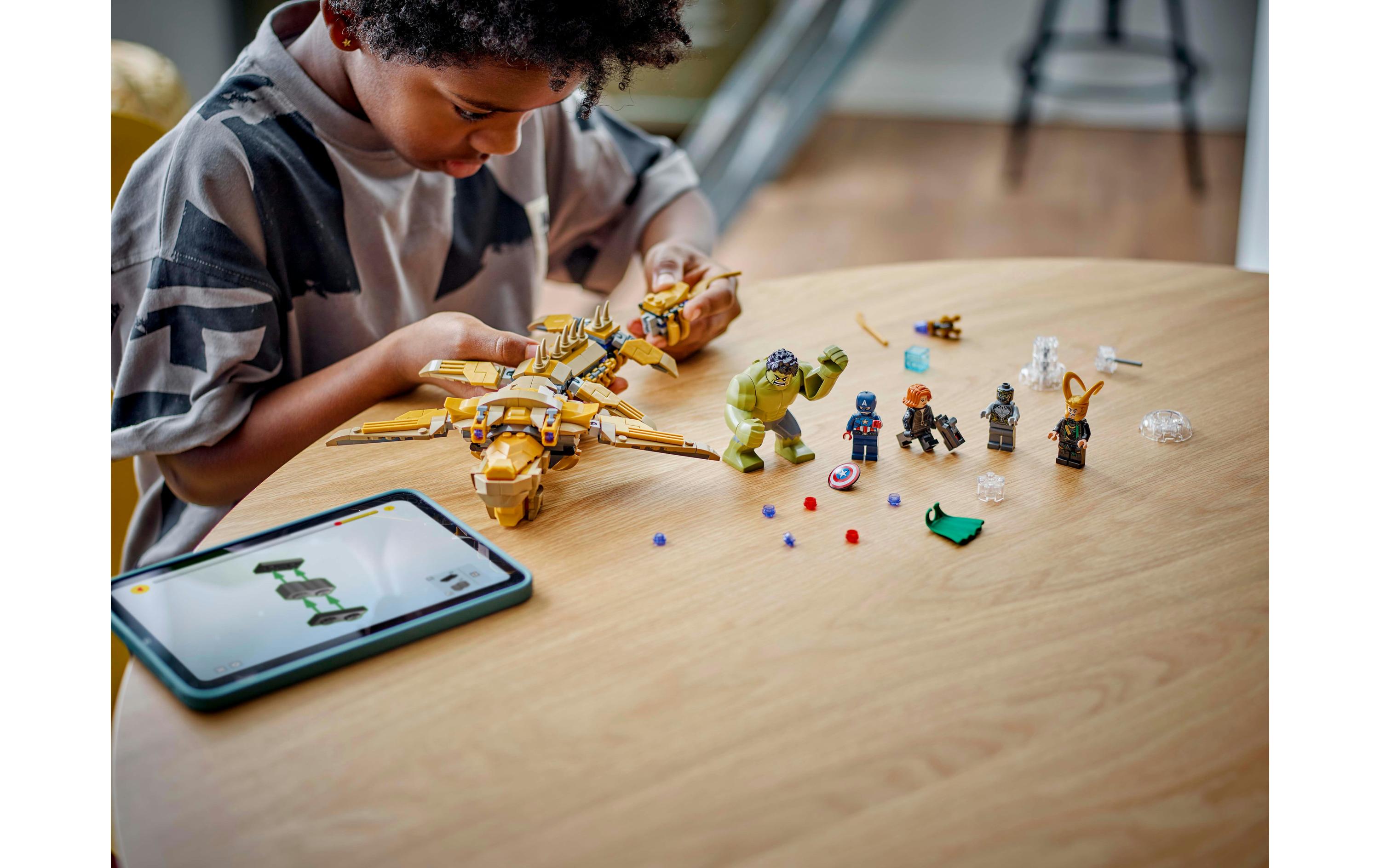 Marvel Avengers vs. Leviathan 76290Avengers Geschenk mit Loki und seinem Flugwal Leviathan!