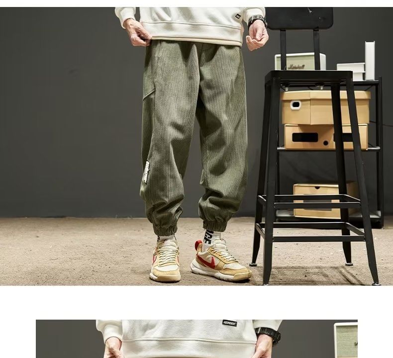 Maxelane - Corduroy cropped harembroek met middelhoge taille en lettersapplicatie