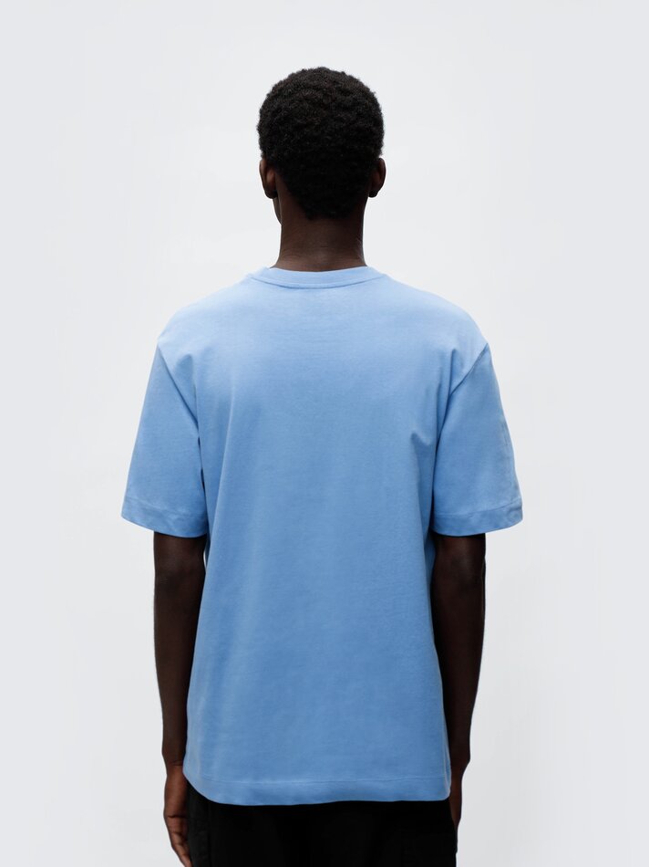 Camiseta bordada - Índigo lavado