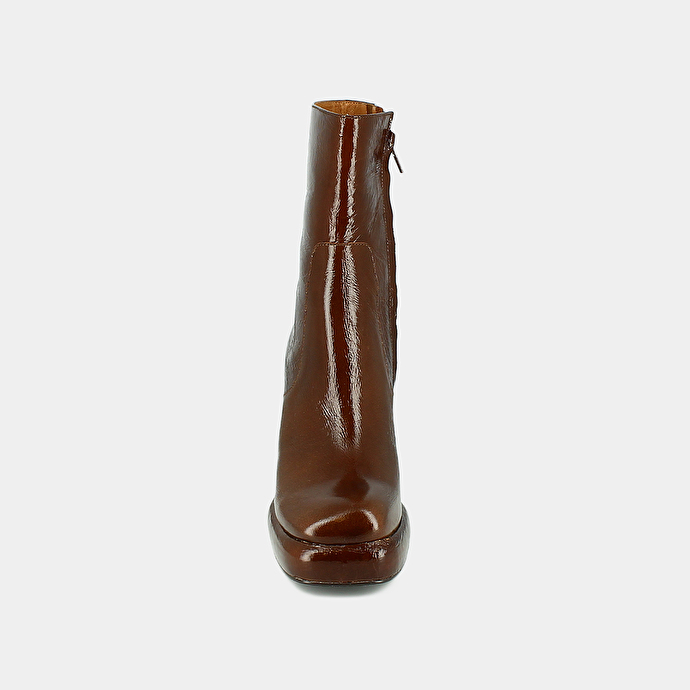 Boots à plateformes et bouts carrés  en cuir brillant marron