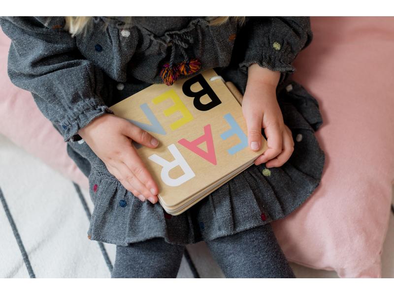 Kindsgut Beschäftigungsspielzeug Holzbuch Farben Kinderbuch aus hochwertigem Holz