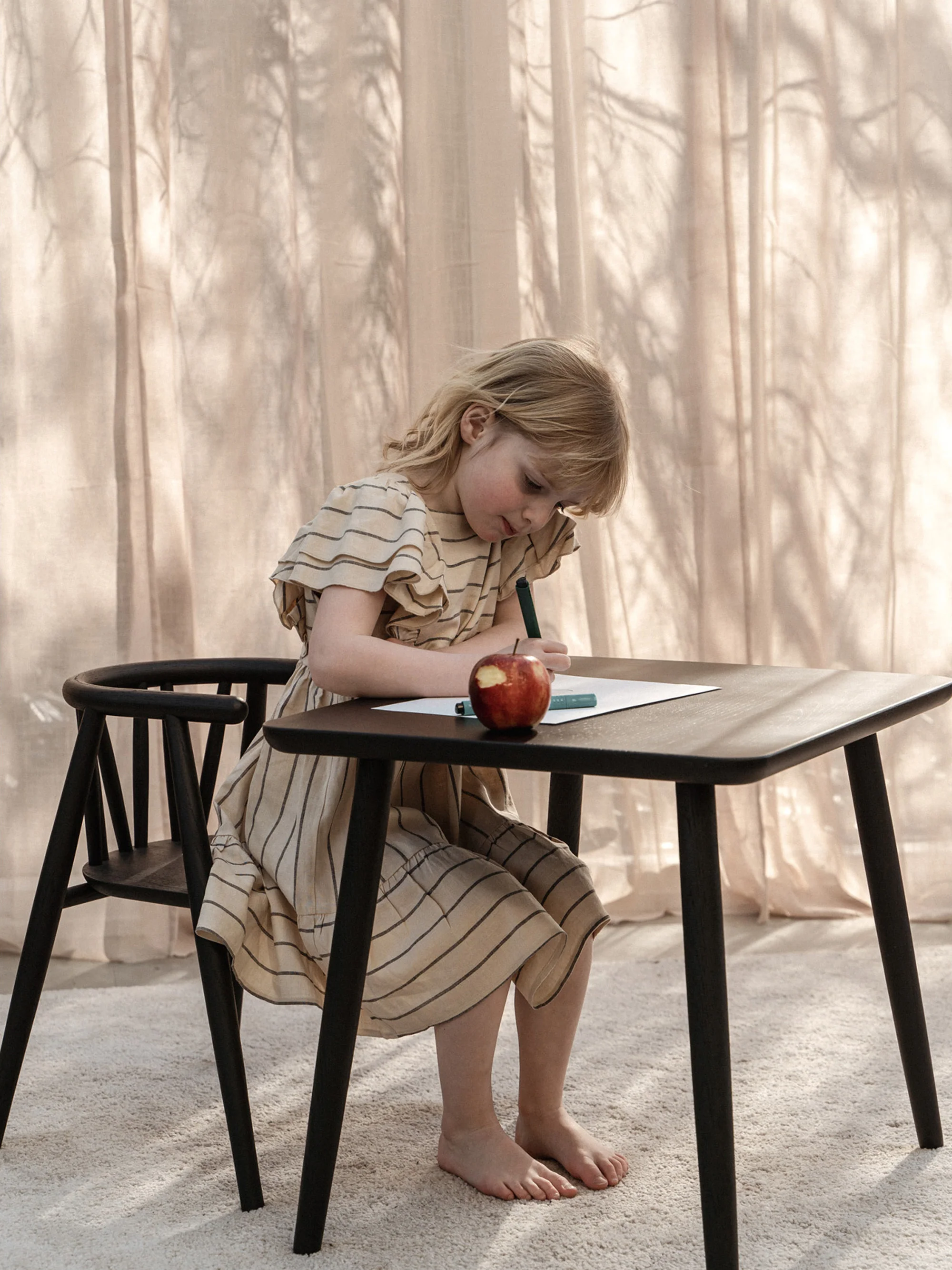 Handgemaakte kindertafel Asta van eikenhout