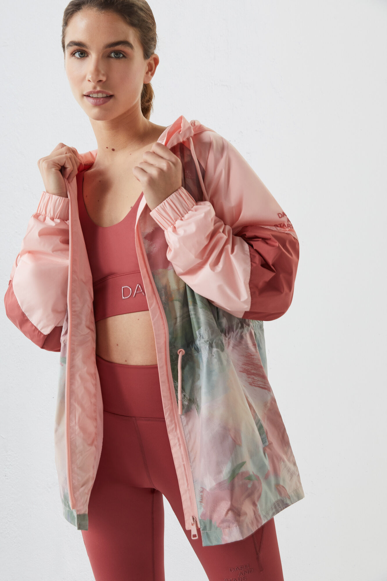 Jaqueta técnica estampada e repelente à água - rosa