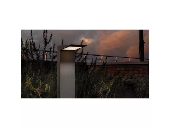 Borne de terre LED solaire 2,2 W alimentée par batterie avec photovoltaïque gris foncé IP54