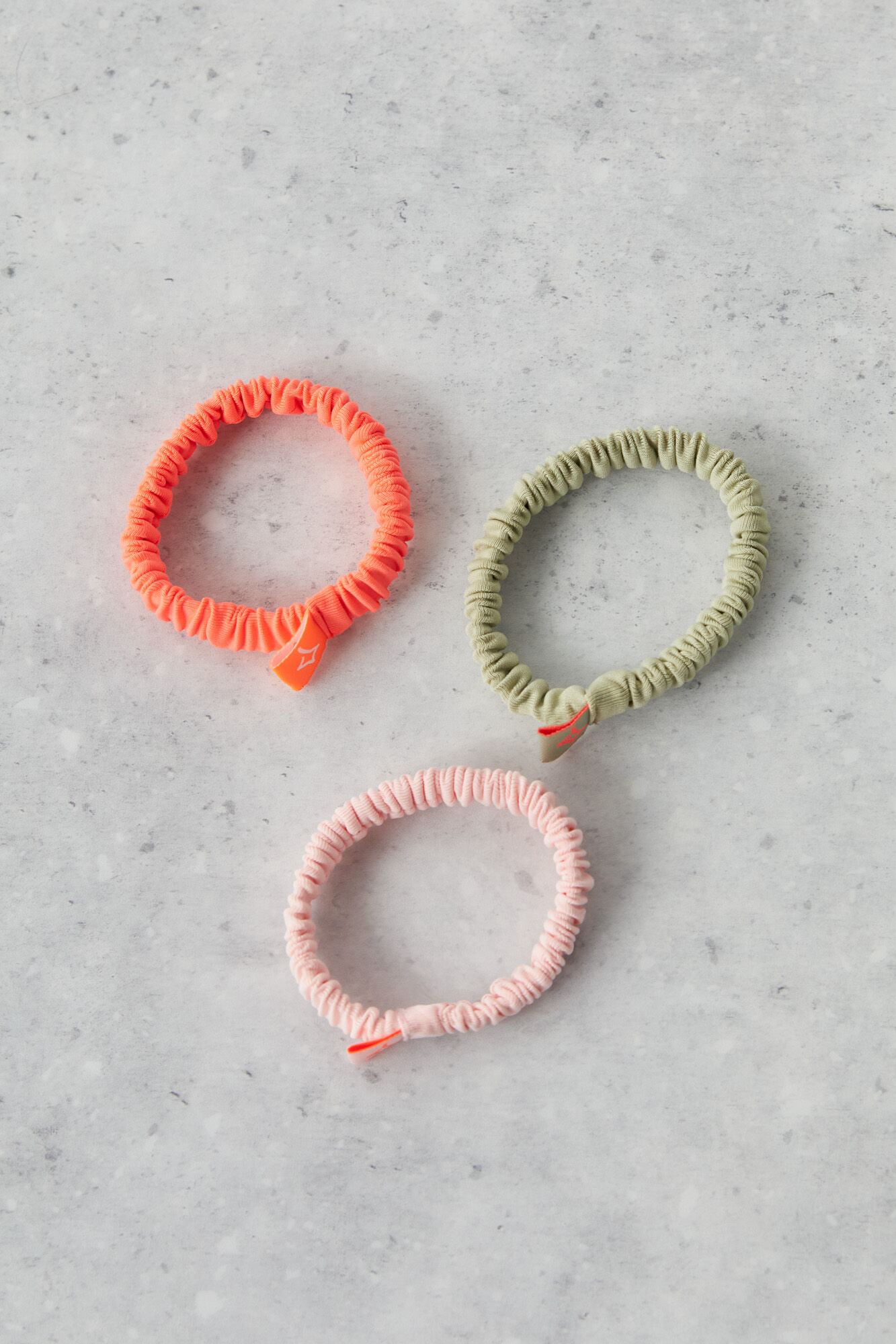 Pacote com 3 scrunchies neon multicoloridos - estampa