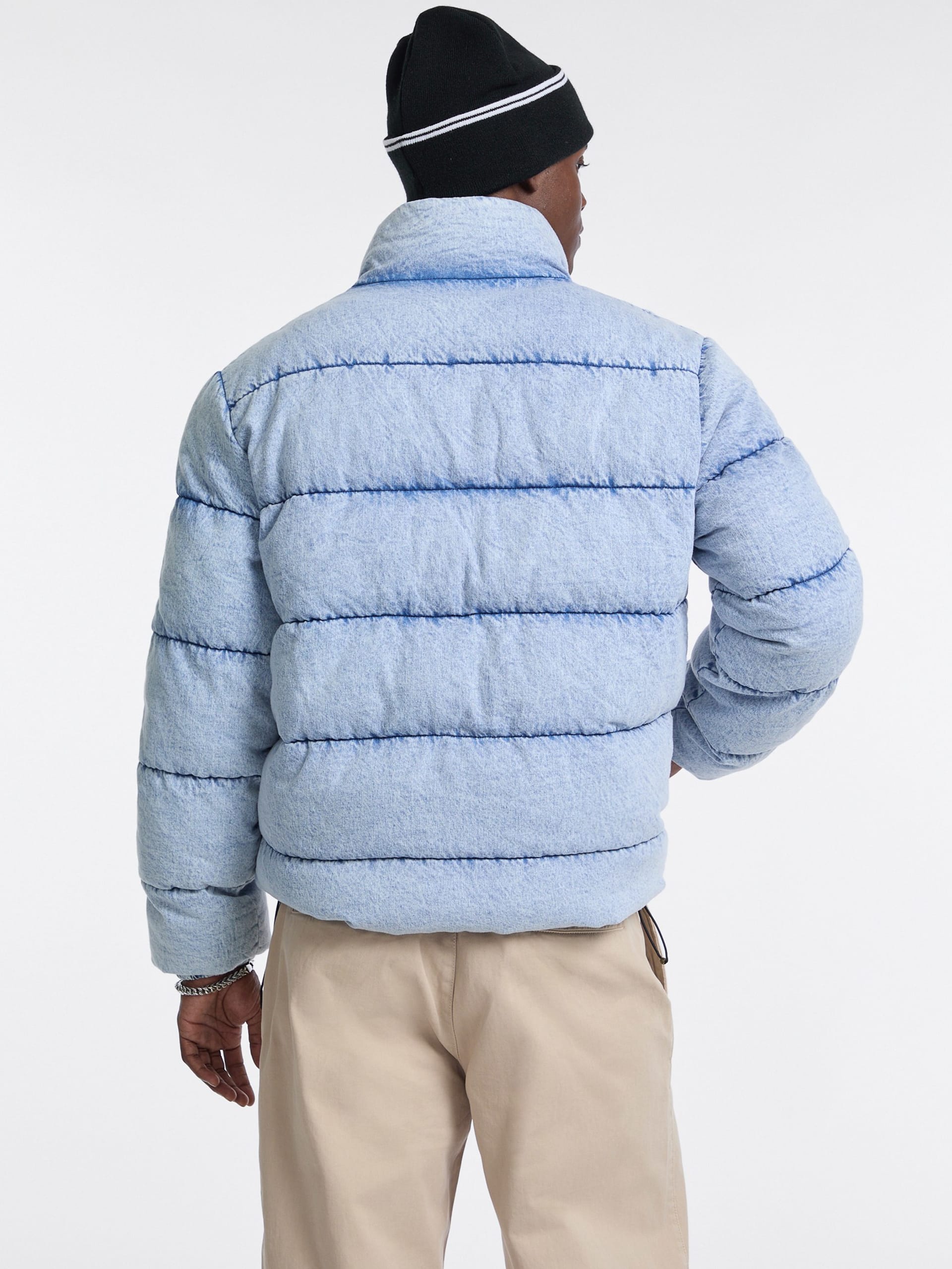 Jaqueta puffer jeans