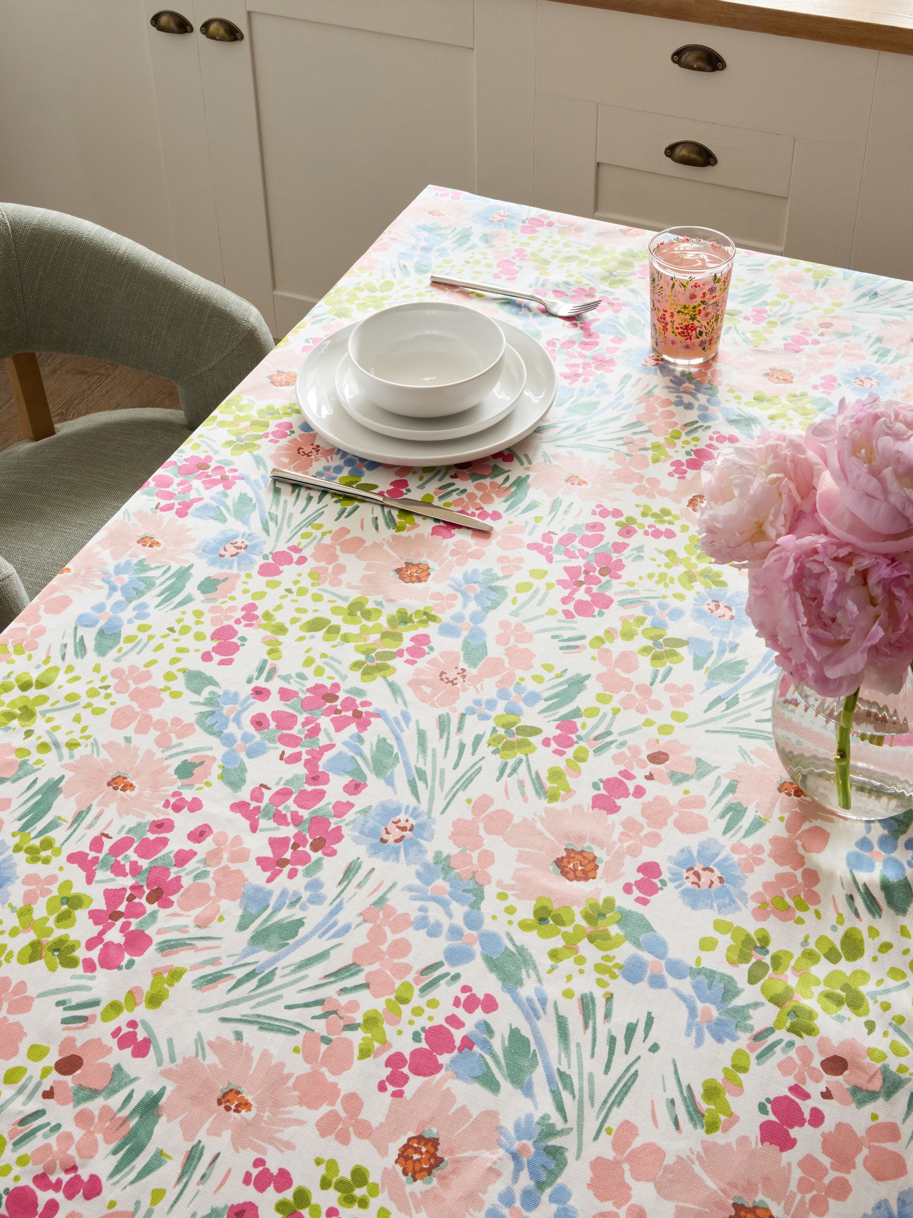 Afneembaar tafelkleed met lisseprint