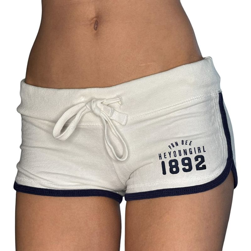 Honet - Lage taille, contrasterende afwerking, nummerprint, slim-fit minishorts