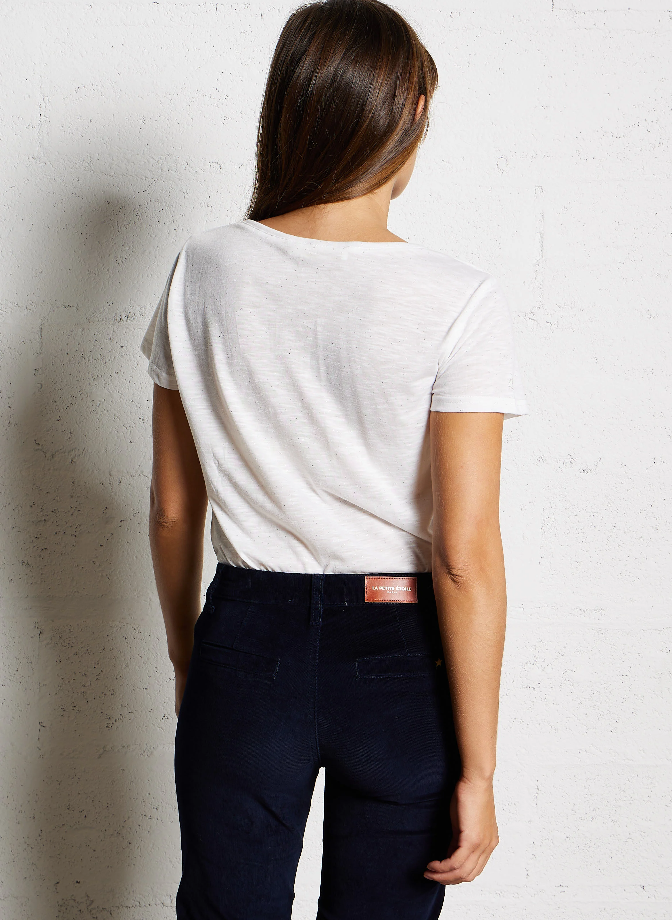 ELVIE - Tee-shirt col V droit pailleté | Blanc