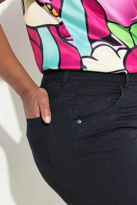Twill-Shorts, Straight Fit, sichtbare Knöpfe, Krempelsaum, schwarz