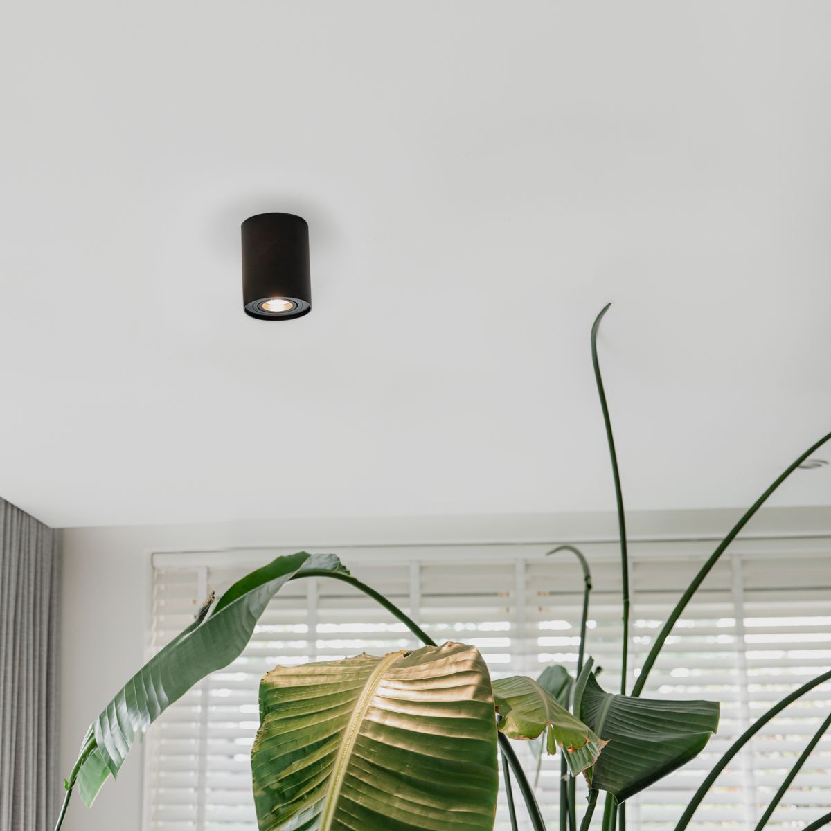 Moderne plafondspot zwart draai- en kantelbaar - Rondoo up