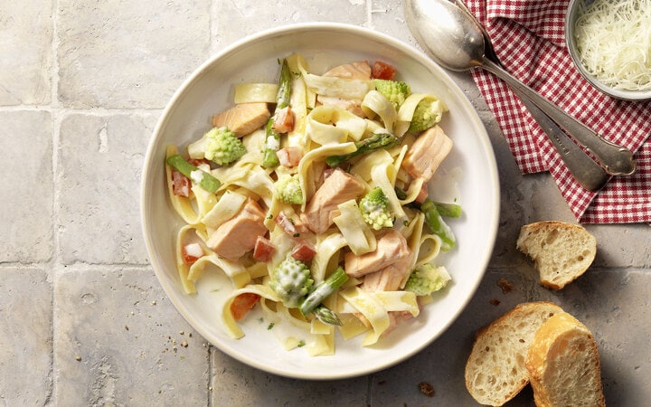 Tagliatelle mit Lachs (00248) | online bestellen!