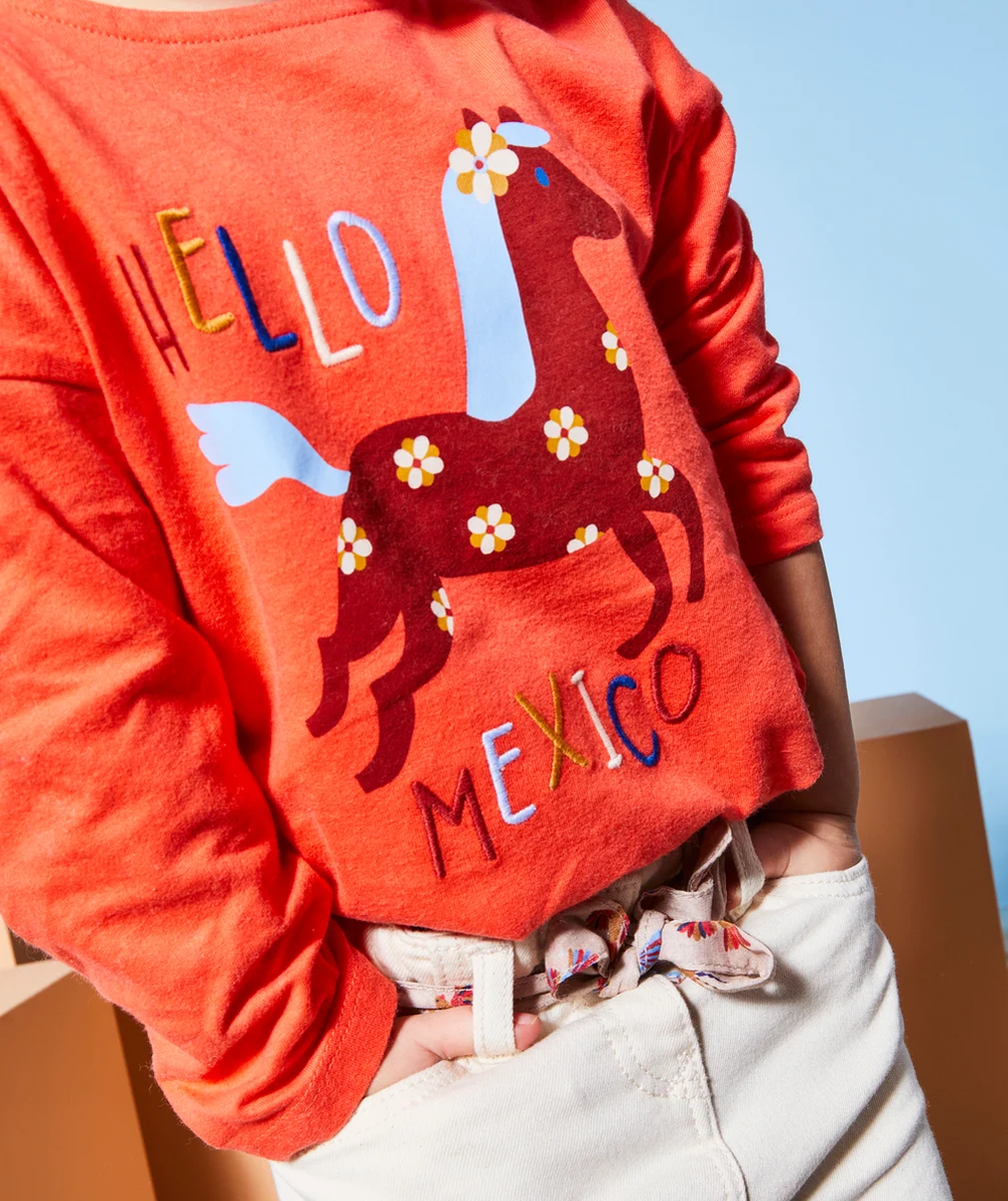 T-SHIRT BÉBÉ FILLE EN COTON BIO CORAIL AVEC MESSAGE ET CHEVAL