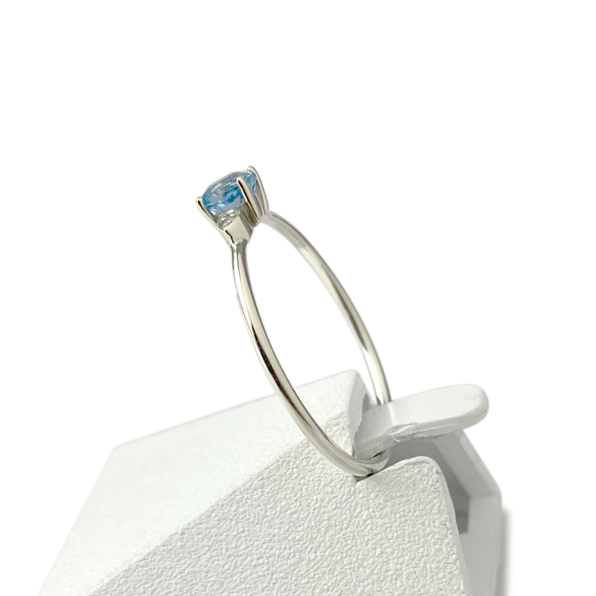 Bague d'occasion or 375 blanc topaze bleue traitée carrée et diamants