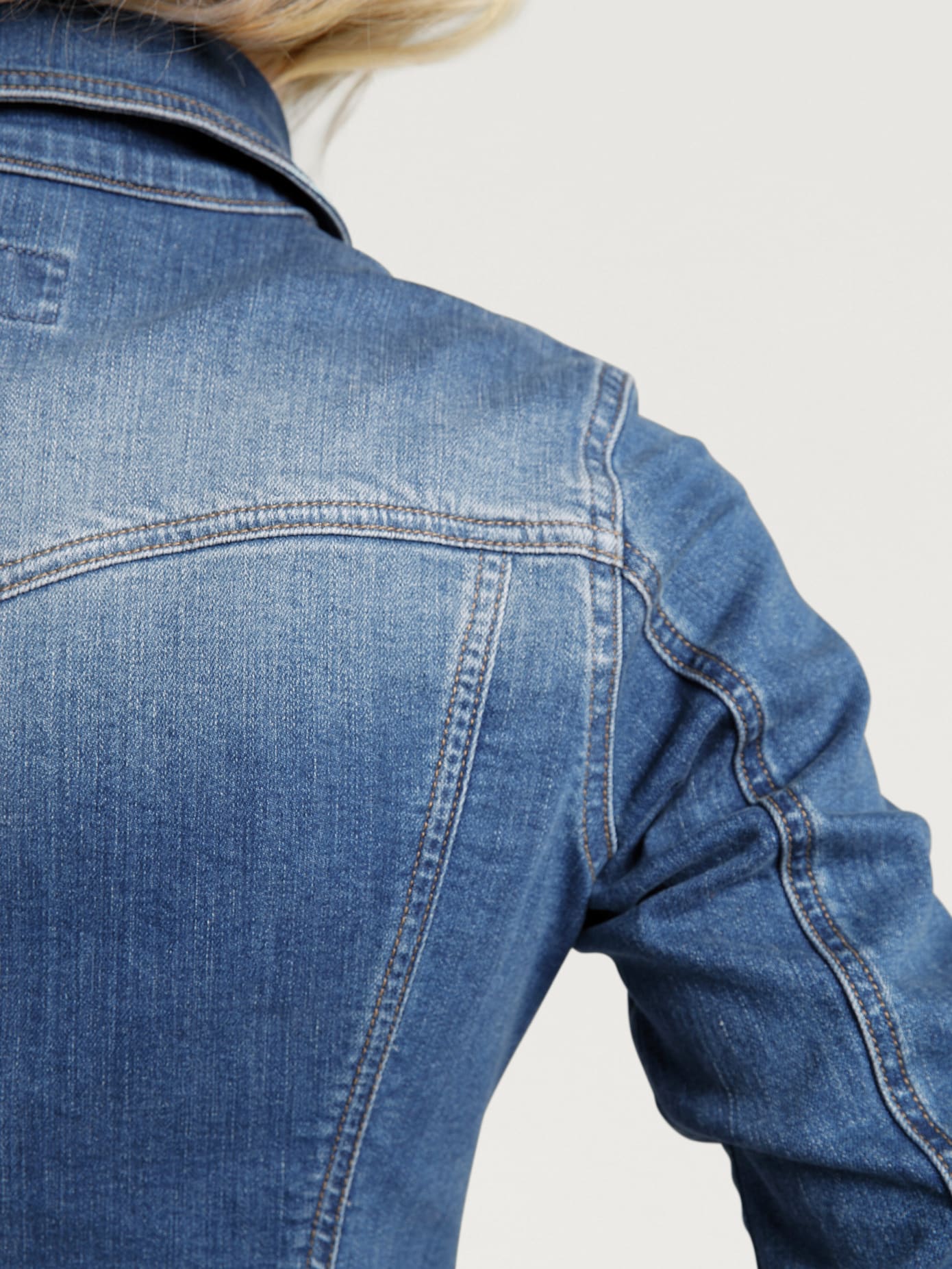 Veste en jean effet délavé et usé