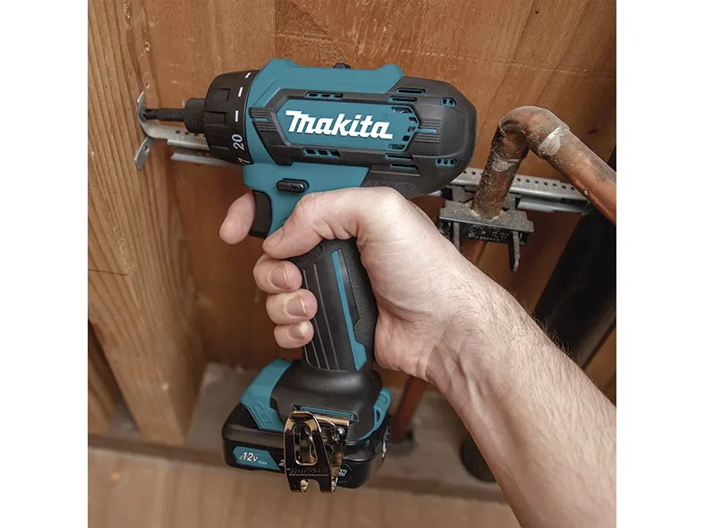 MAKITA bore-/skruemaskine 12V sekskantet skaft 30/14Nm 2x2.0Ah DF033DSAE