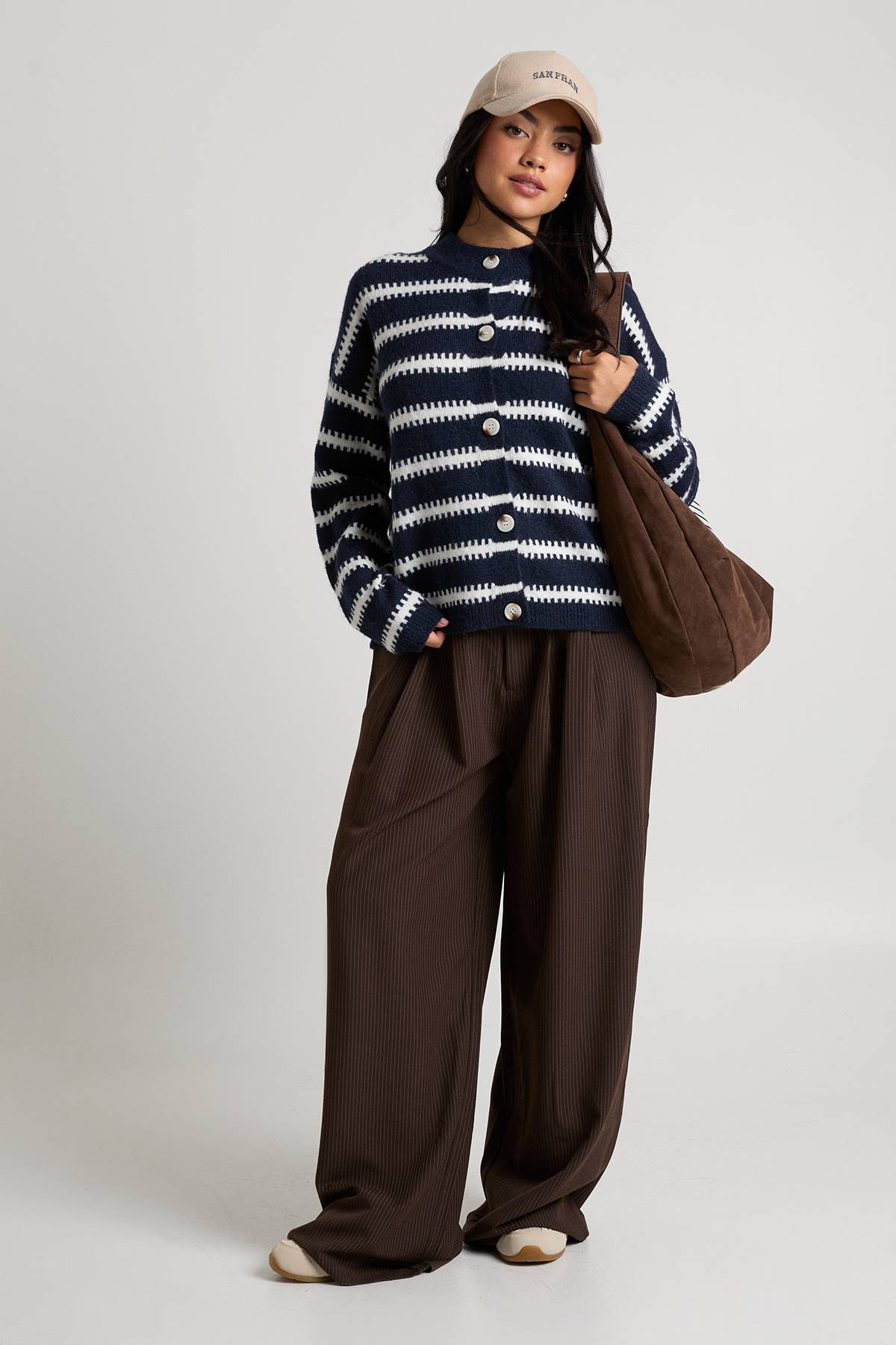 boohoo Cardigan boutonné à encolure haute aux rayures super douces