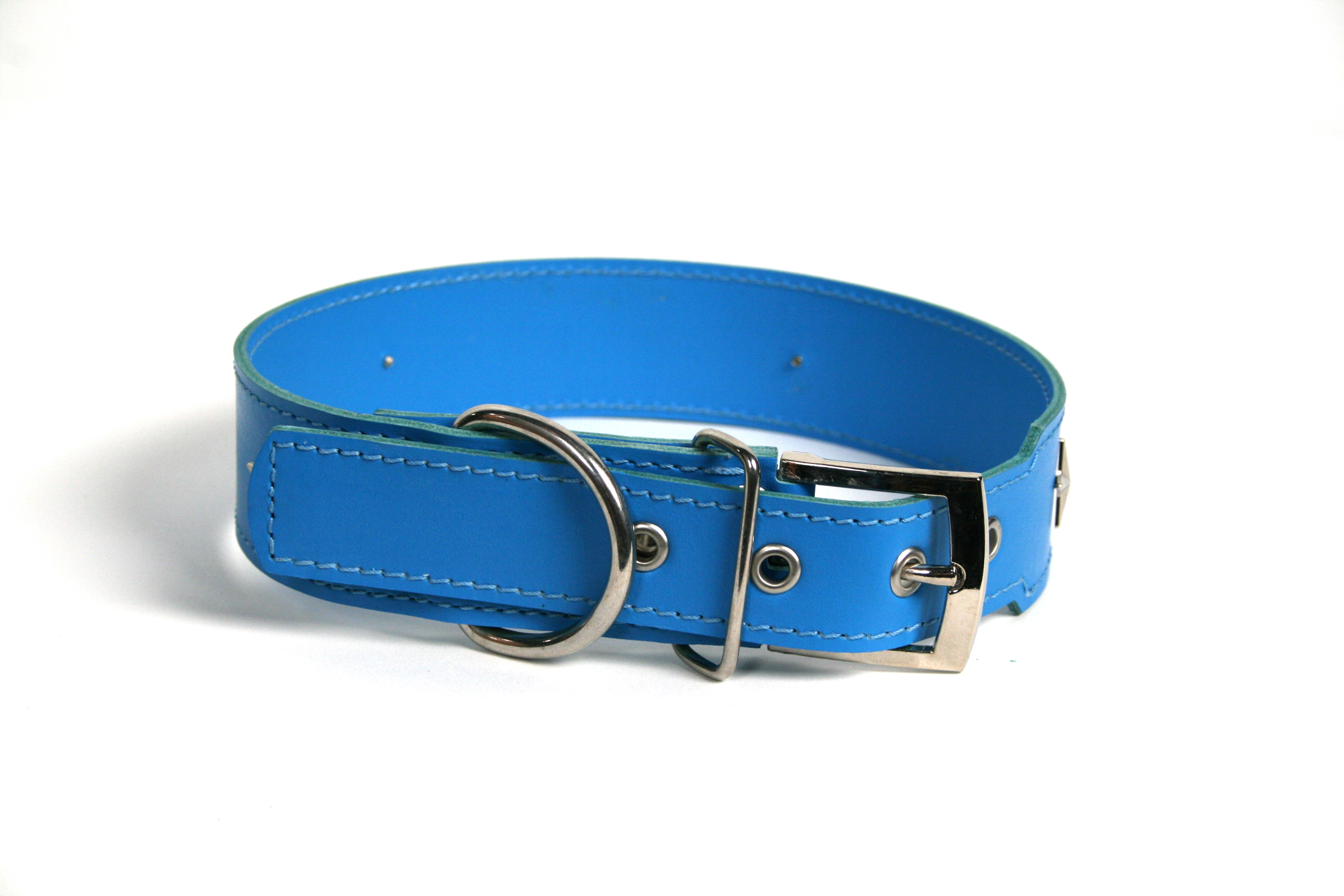 Colar de couro azul claro com estrela