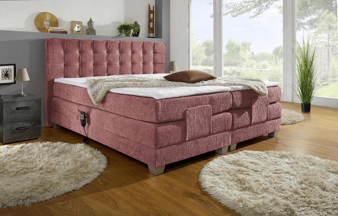 Elektrisch verstellbares Boxspringbett mit Topper
