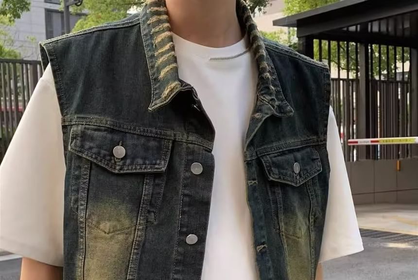 Adotuastic - Gewassen, gerafeld, versleten denim vest met knoopjes