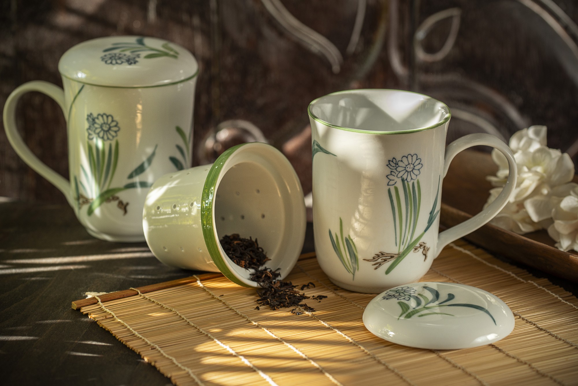 Teetasse 'Blossom' mit Teesieb, weiß/grün, H 13,5 cm, Ø 8,5 cm zu 12,80